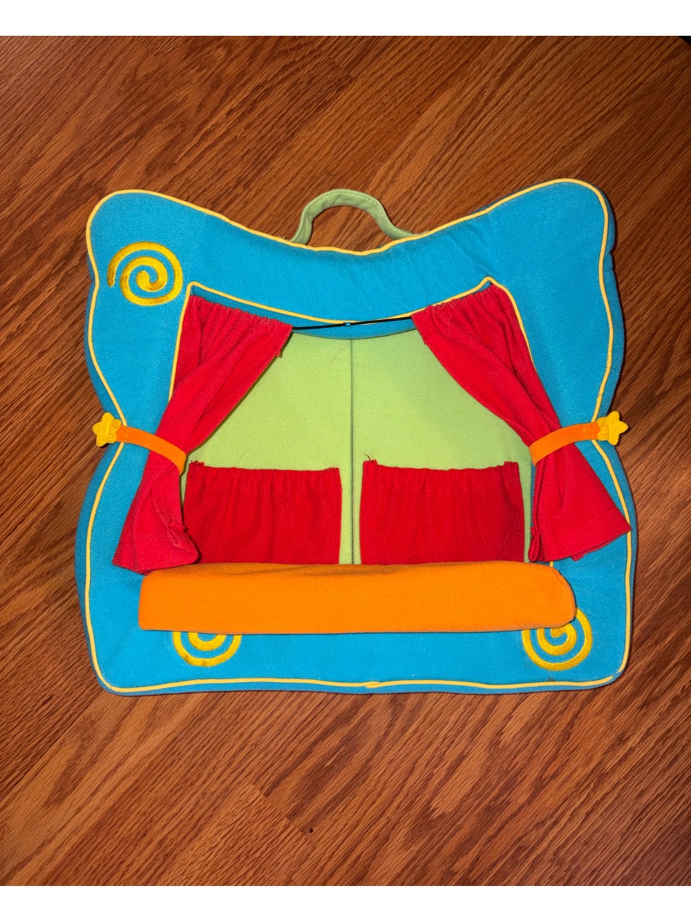 Manhattan Toy-Colorful Plush Puppet/finger puppet Theater